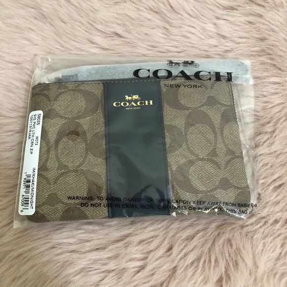 Coach Handbags - Coach Wrislet coin pouch